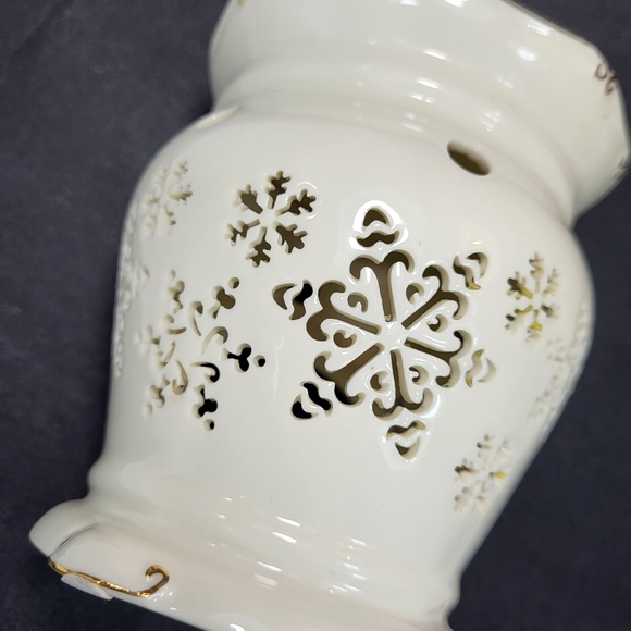 Yankee Candle Snowflake Wax WARMER Cream Cut Outs Gold Trim 5" Tealight - Picture 14 of 15